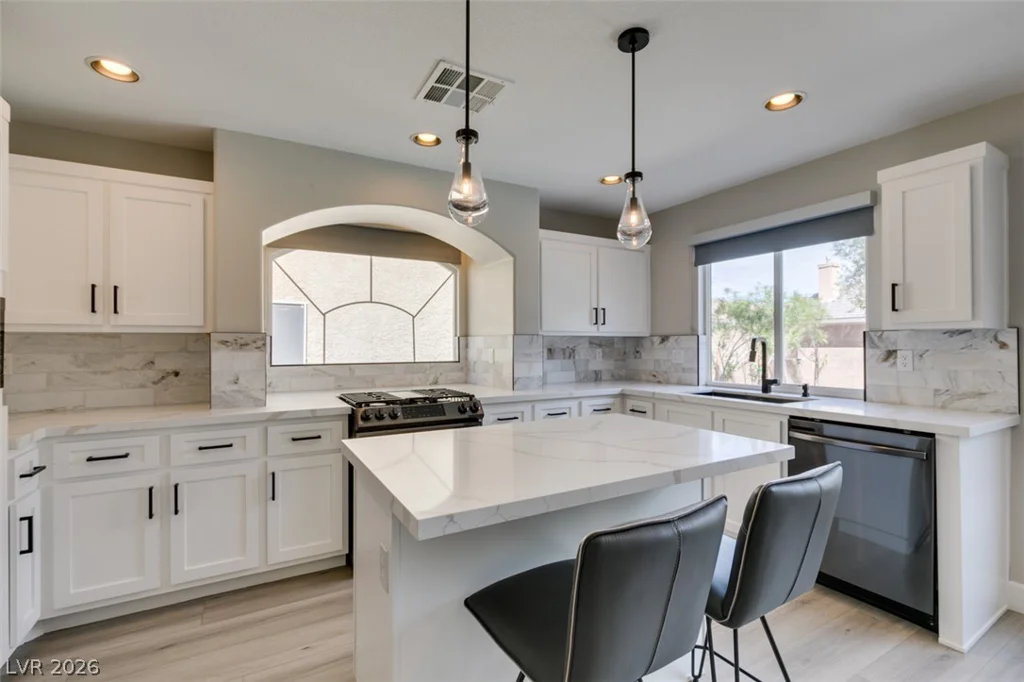 10908 Royal Highlands, Las Vegas, NV 89141