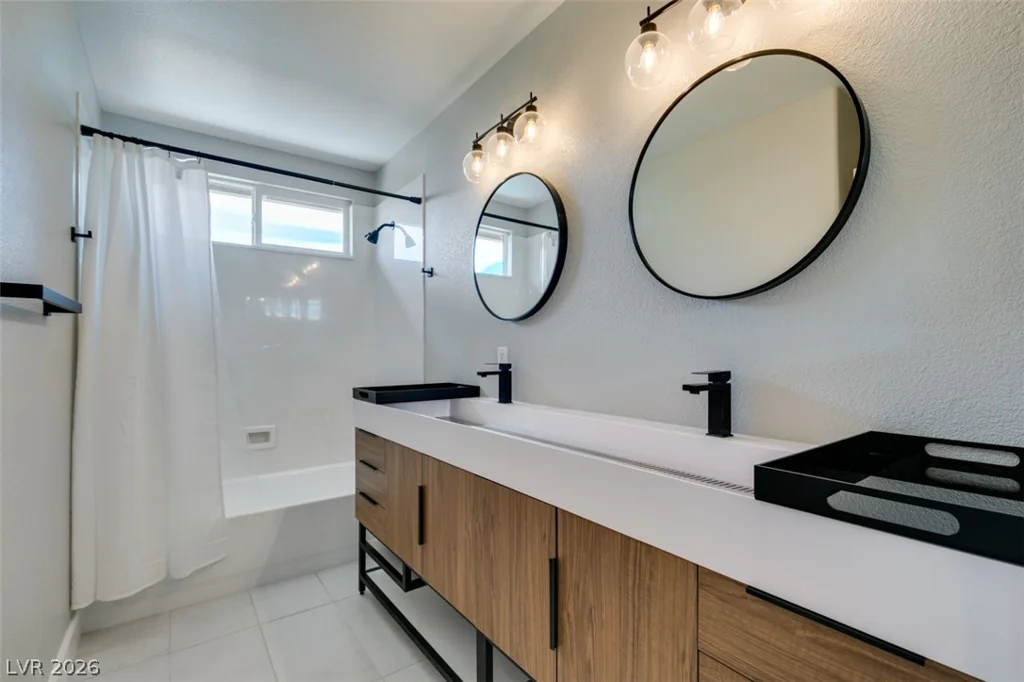10908 Royal Highlands, Las Vegas, NV 89141