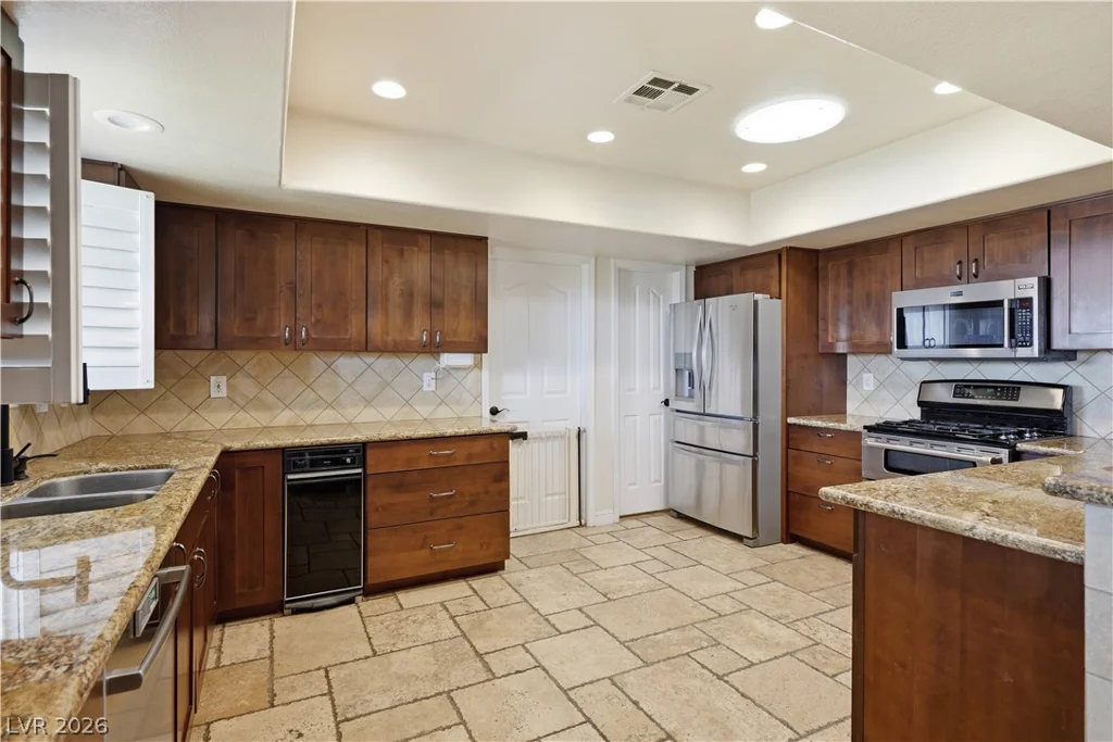 100 Highland, Henderson, NV 89015