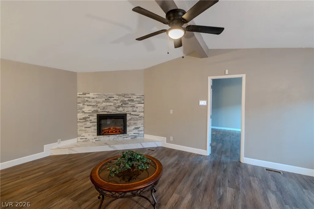 5676 Hobble Creek, Las Vegas, NV 89120