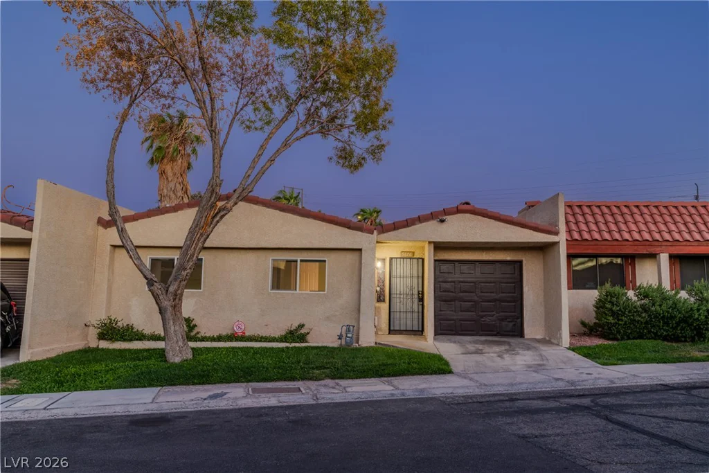5676 Hobble Creek, Las Vegas, NV 89120