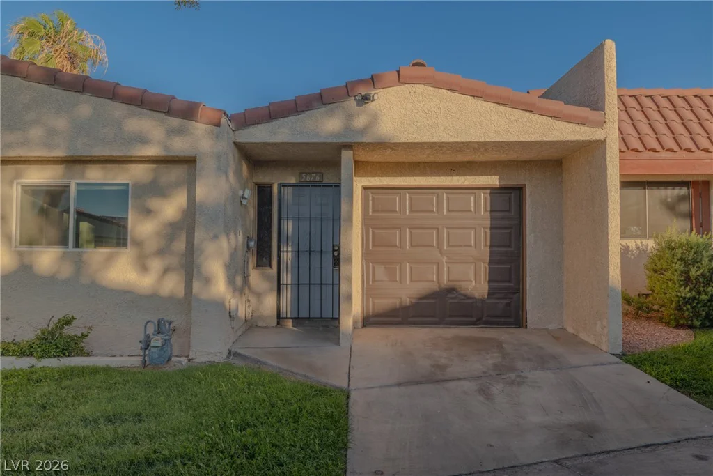 5676 Hobble Creek, Las Vegas, NV 89120