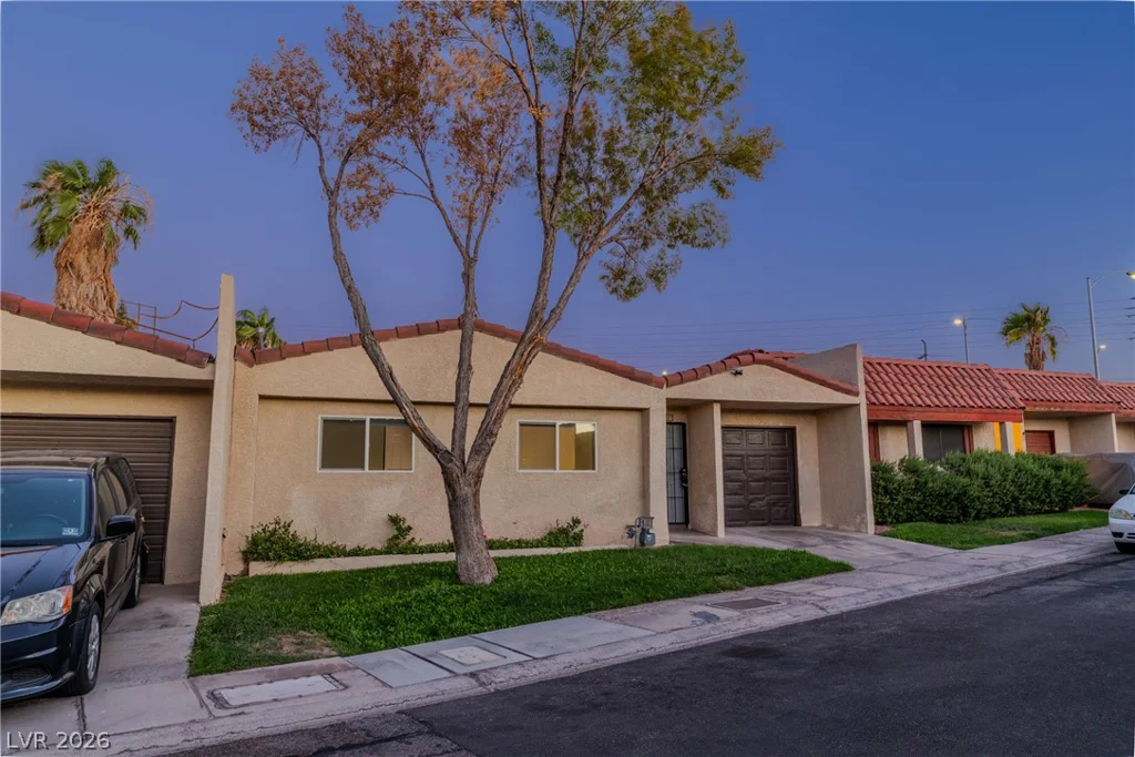 5676 Hobble Creek, Las Vegas, NV 89120
