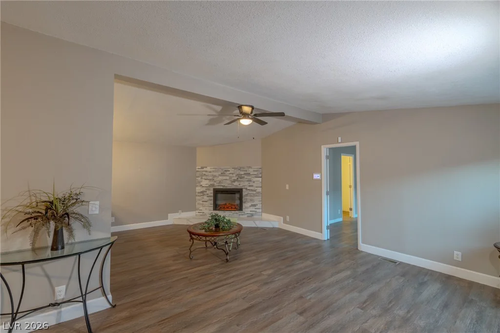 5676 Hobble Creek, Las Vegas, NV 89120