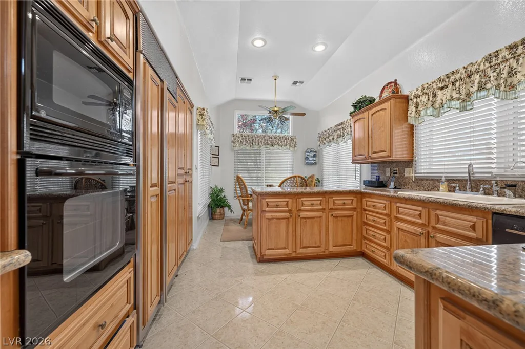 8157 Round Hills, Las Vegas, NV 89113