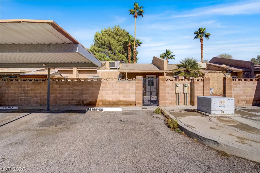 4274 Rollingstone, Las Vegas, NV 89103