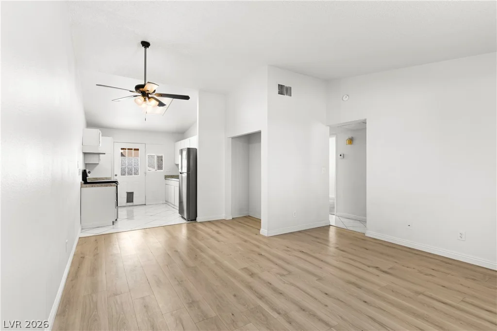 4274 Rollingstone, Las Vegas, NV 89103