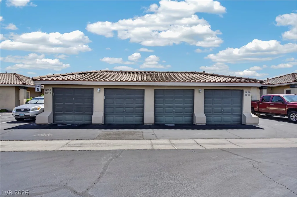 3250 Mystic Ridge, Las Vegas, NV 89129
