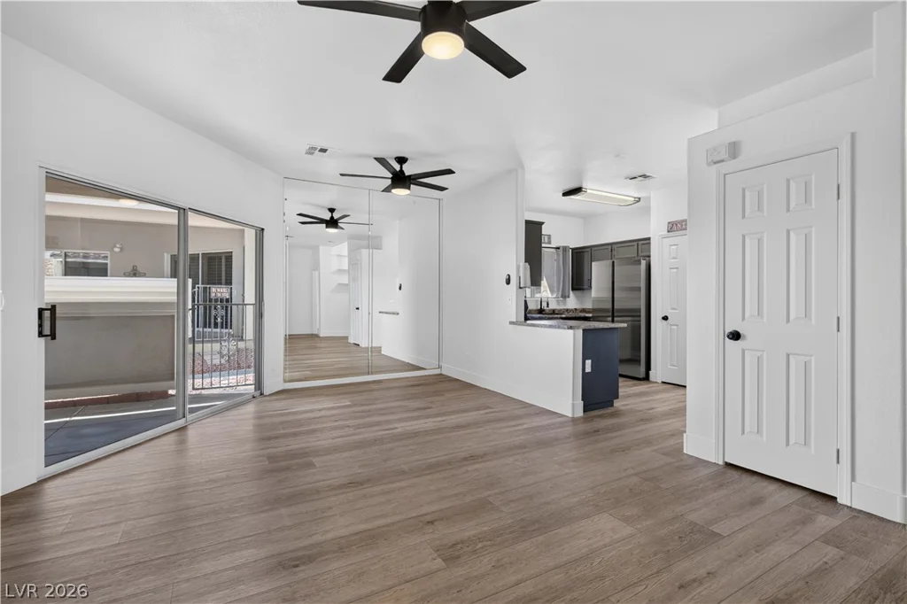 3250 Mystic Ridge, Las Vegas, NV 89129