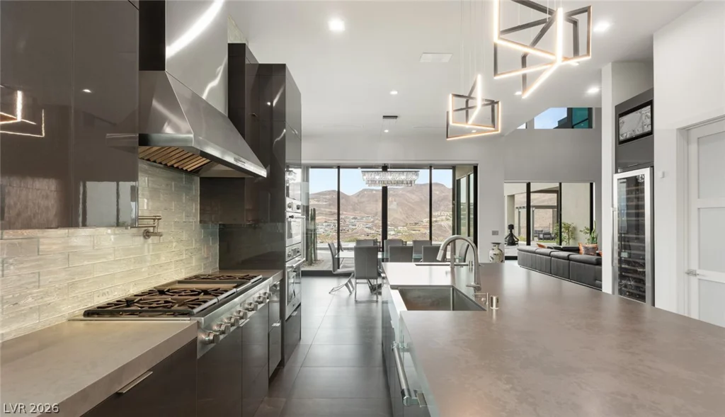 668 Dragon Peak, Henderson, NV 89012