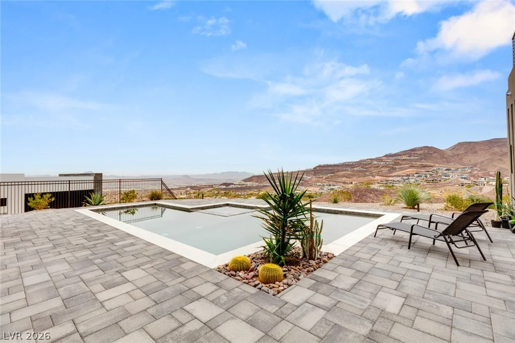 668 Dragon Peak, Henderson, NV 89012