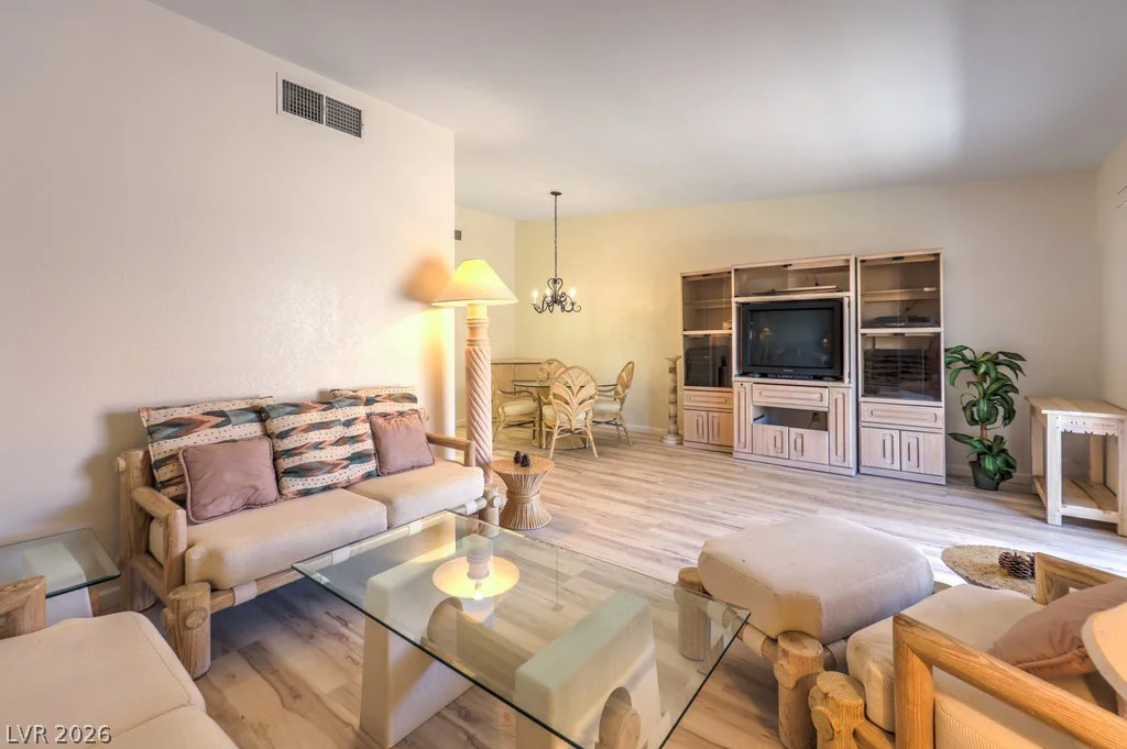 2851 Valley View, Las Vegas, NV 89102