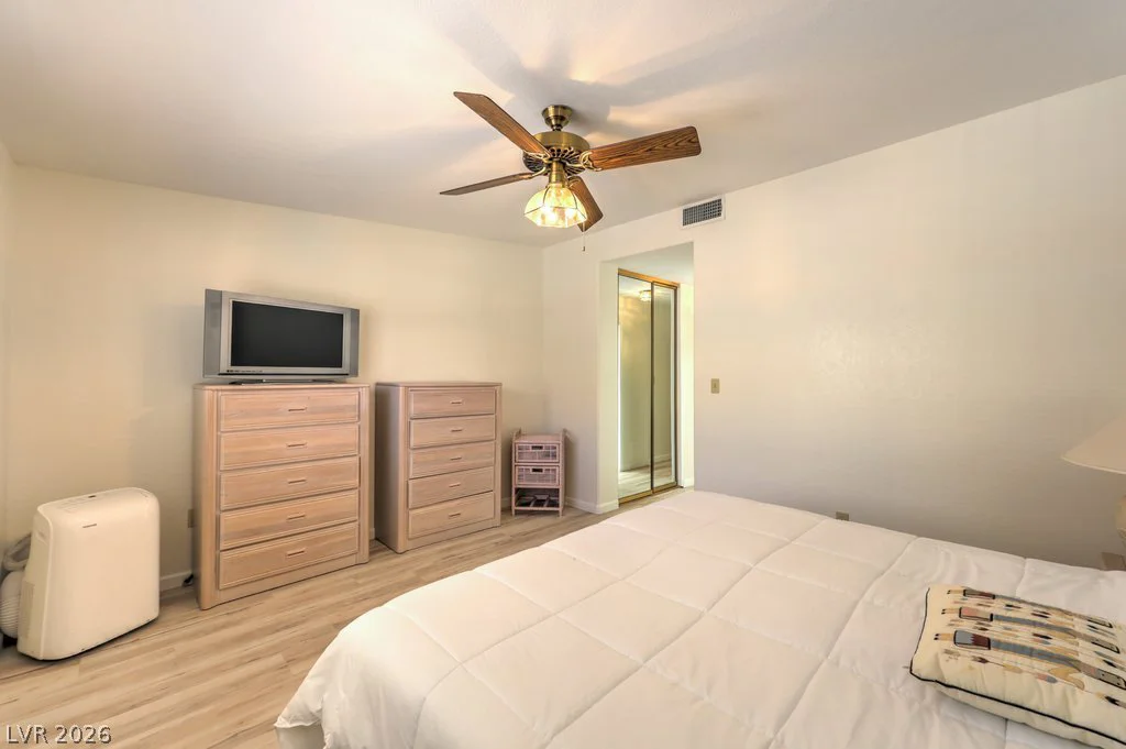 2851 Valley View, Las Vegas, NV 89102