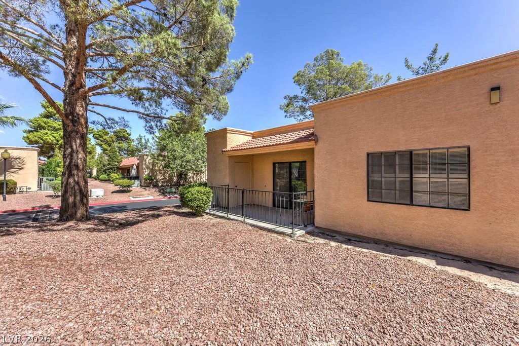 2851 Valley View, Las Vegas, NV 89102
