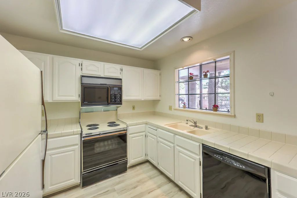 2851 Valley View, Las Vegas, NV 89102