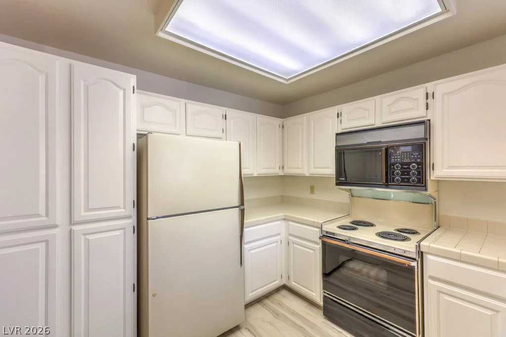 2851 Valley View, Las Vegas, NV 89102