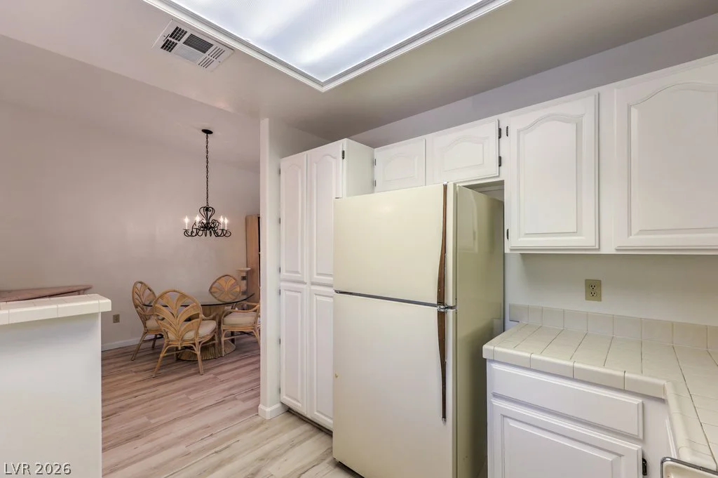 2851 Valley View, Las Vegas, NV 89102