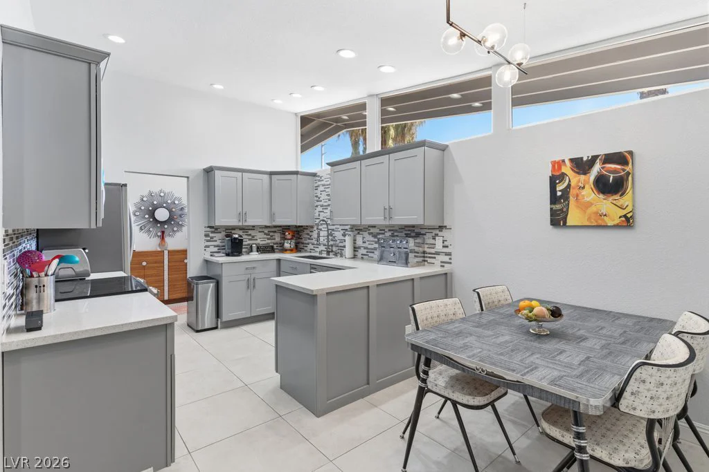 3327 Seminole, Las Vegas, NV 89169