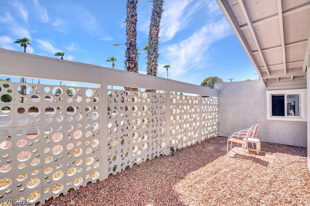 3327 Seminole, Las Vegas, NV 89169