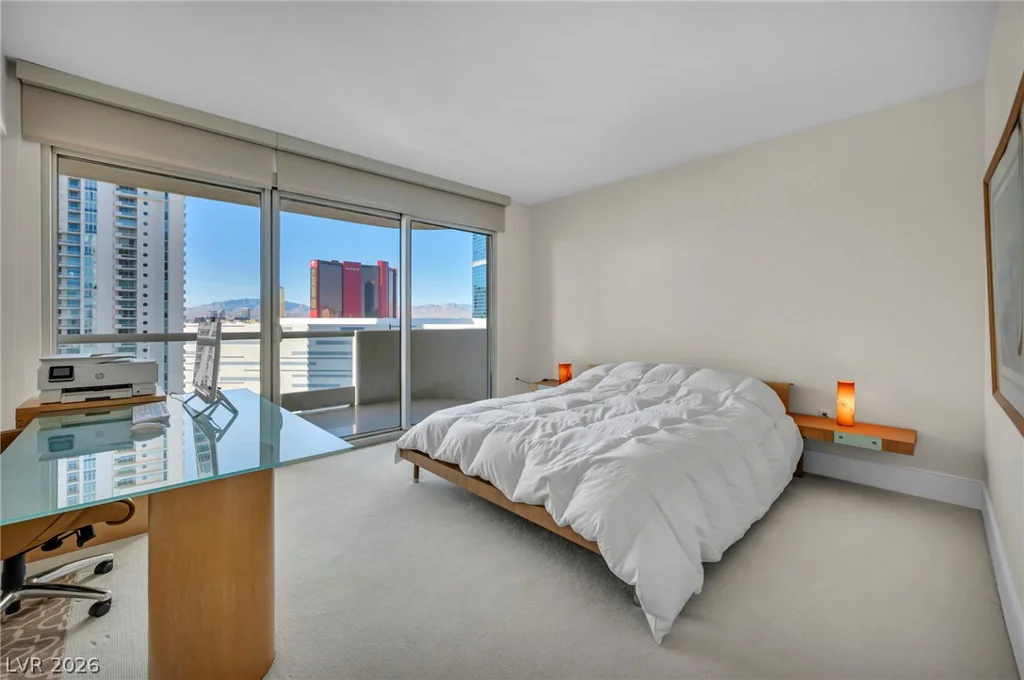 2777 Paradise, Las Vegas, NV 89109