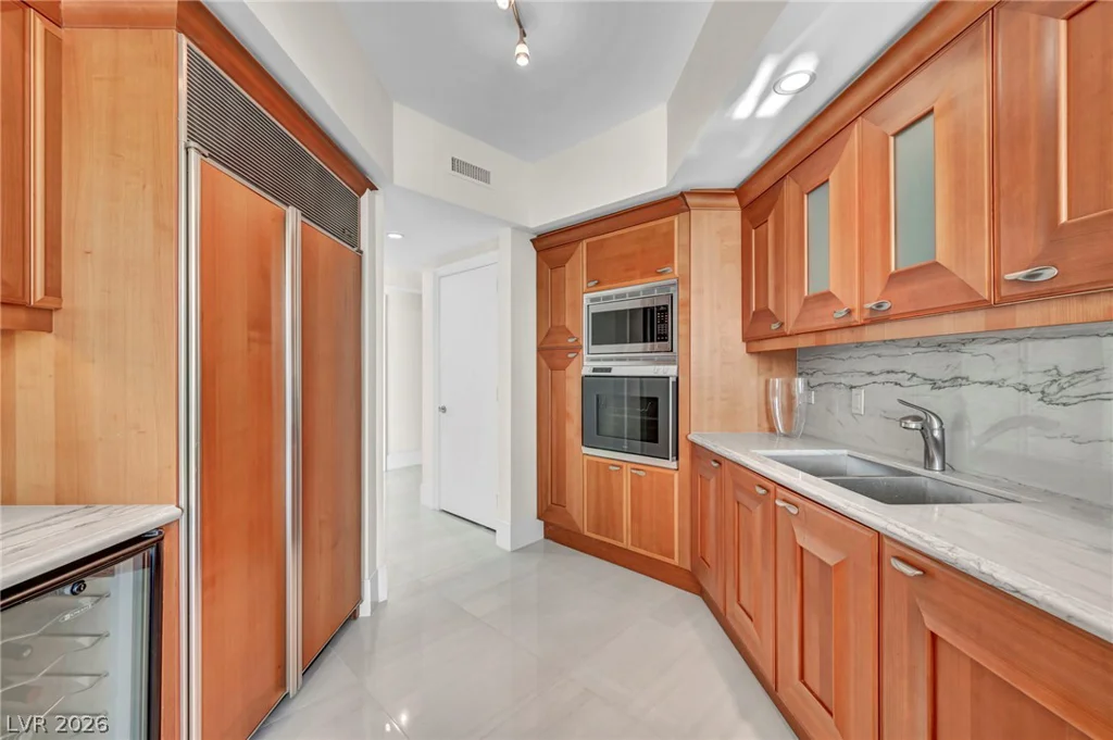 2777 Paradise, Las Vegas, NV 89109