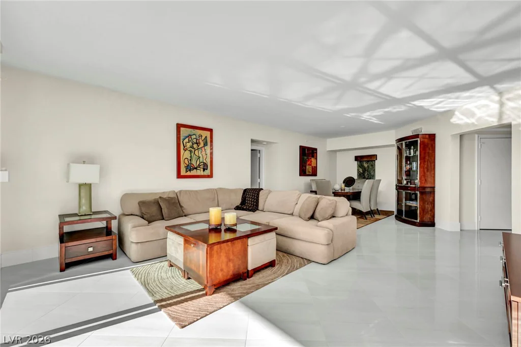 2777 Paradise, Las Vegas, NV 89109