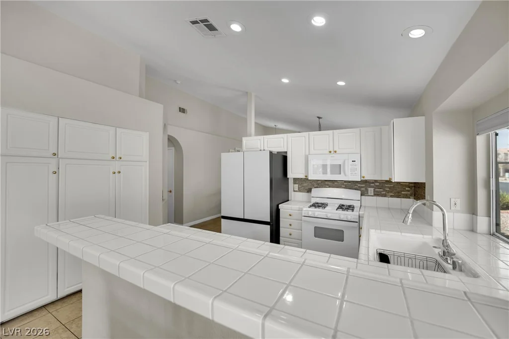2124 Feather Bush, Henderson, NV 89074