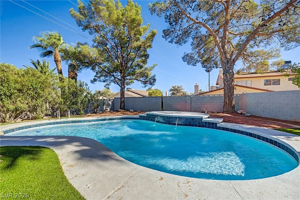 5757 Charles Holden, Las Vegas, NV 89103