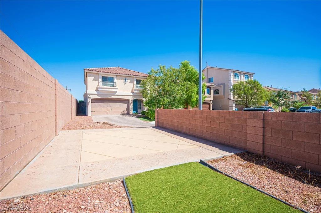 9912 Mills Reef, Las Vegas, NV 89141