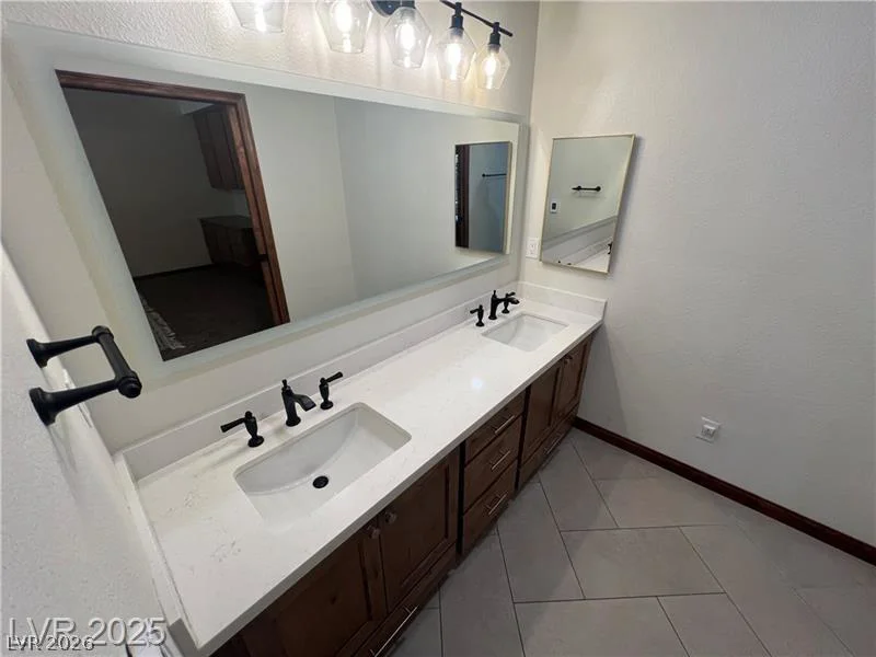 5242 Dickens, Las Vegas, NV 89119