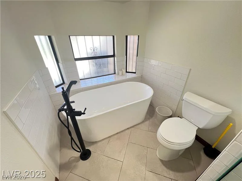 5242 Dickens, Las Vegas, NV 89119