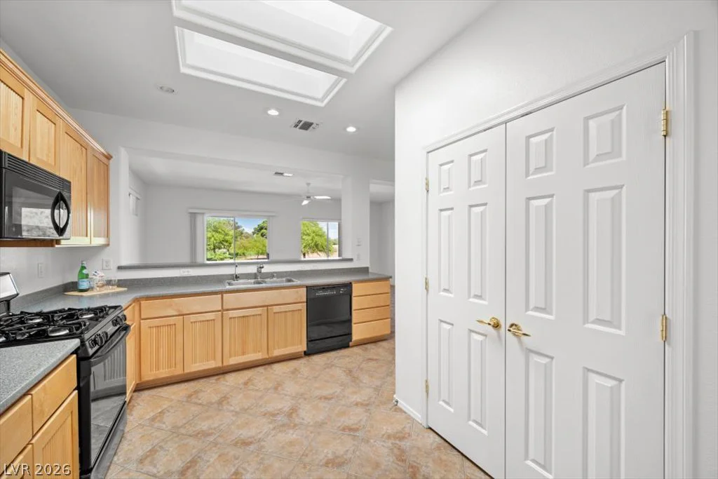 2656 Grand Forks, Henderson, NV 89052