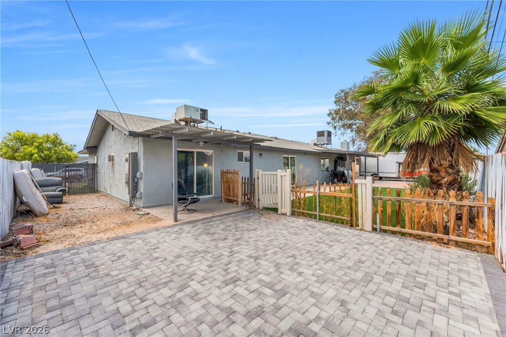 4326 Saint Louis, Las Vegas, NV 89104
