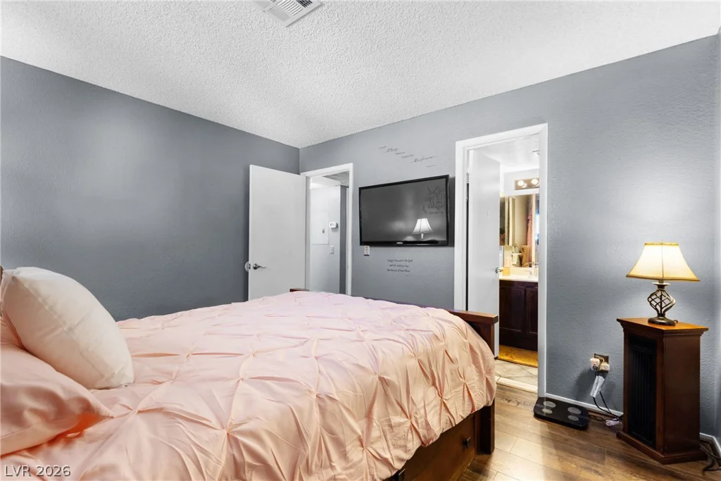 7900 Esterbrook, Las Vegas, NV 89128