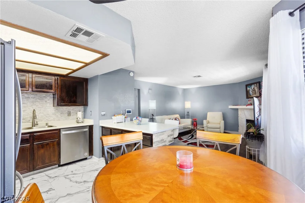 7900 Esterbrook, Las Vegas, NV 89128