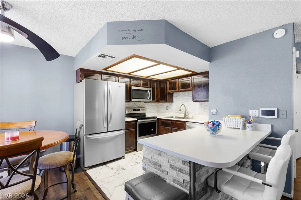 7900 Esterbrook, Las Vegas, NV 89128