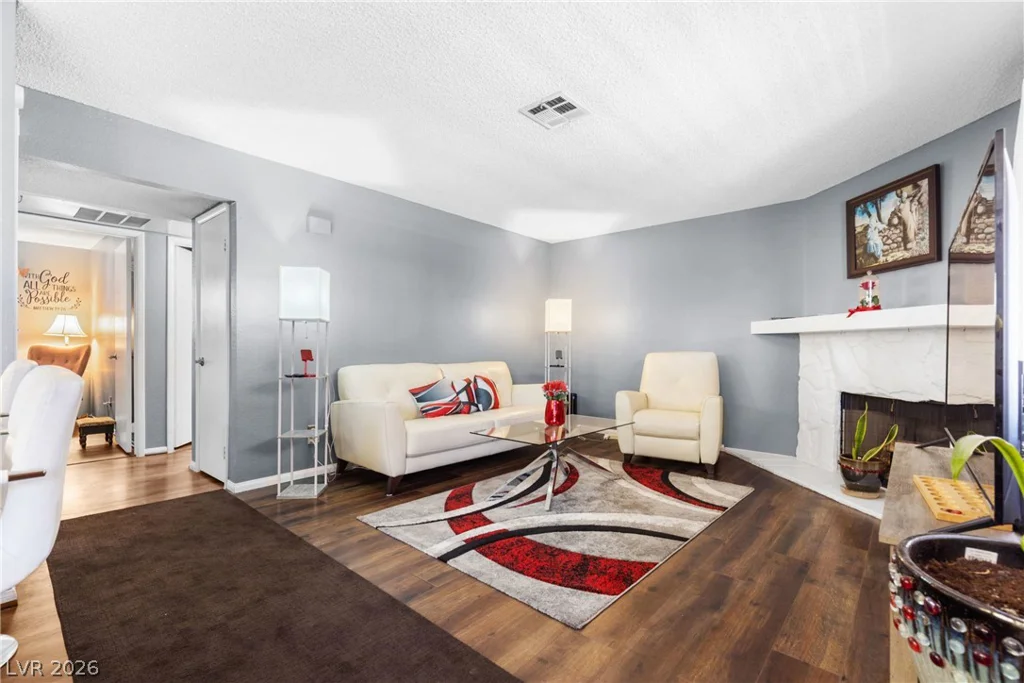 7900 Esterbrook, Las Vegas, NV 89128