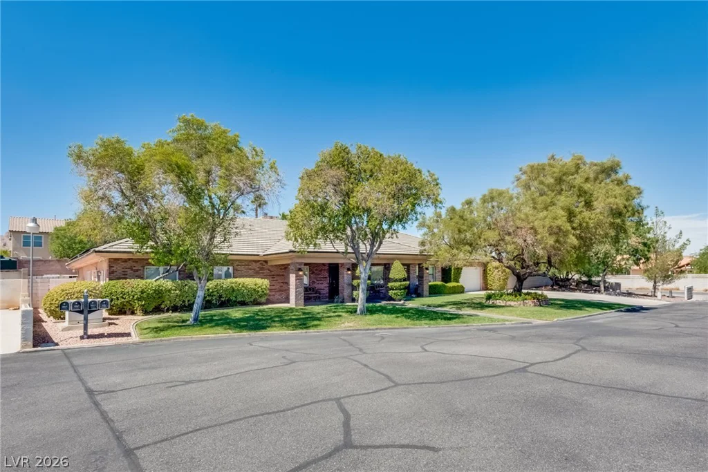 8885 Hickam, Las Vegas, NV 89129