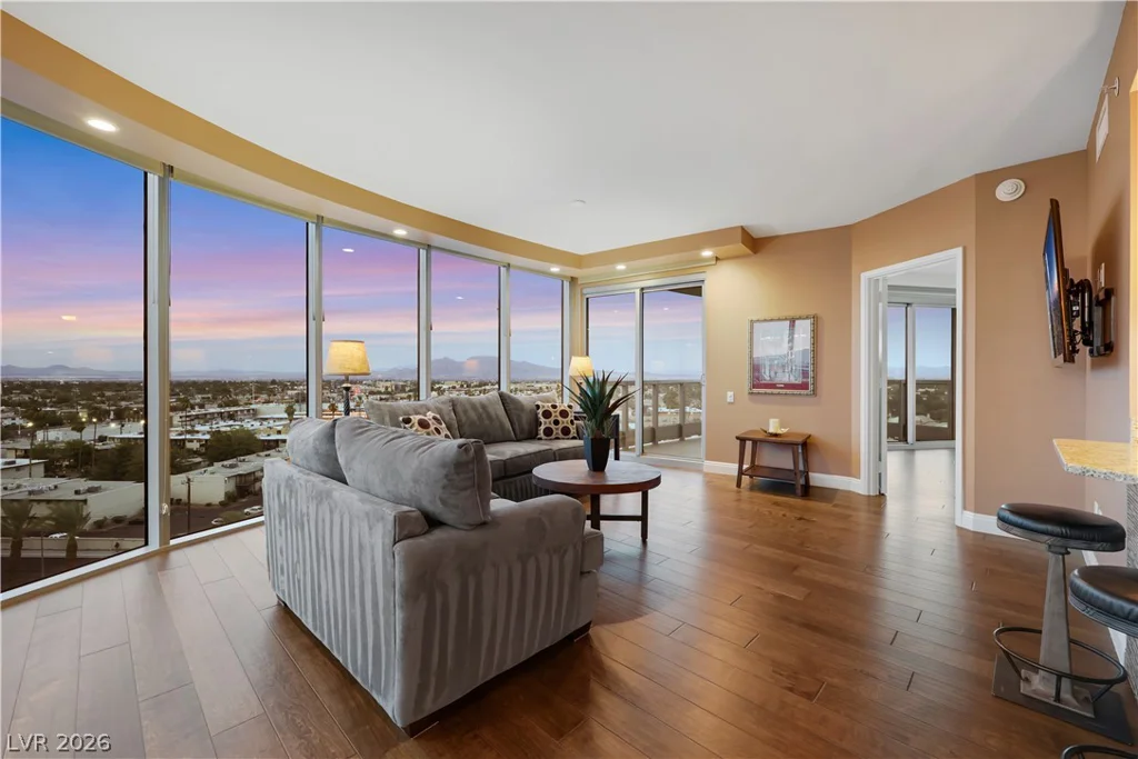 322 Karen, Las Vegas, NV 89109