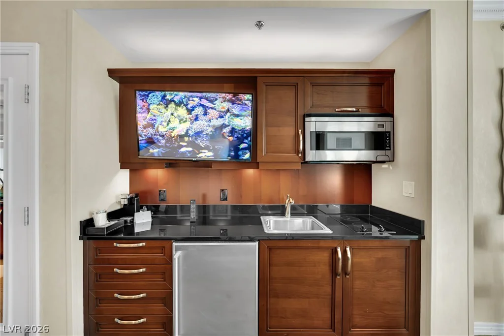 145 Harmon, Las Vegas, NV 89109
