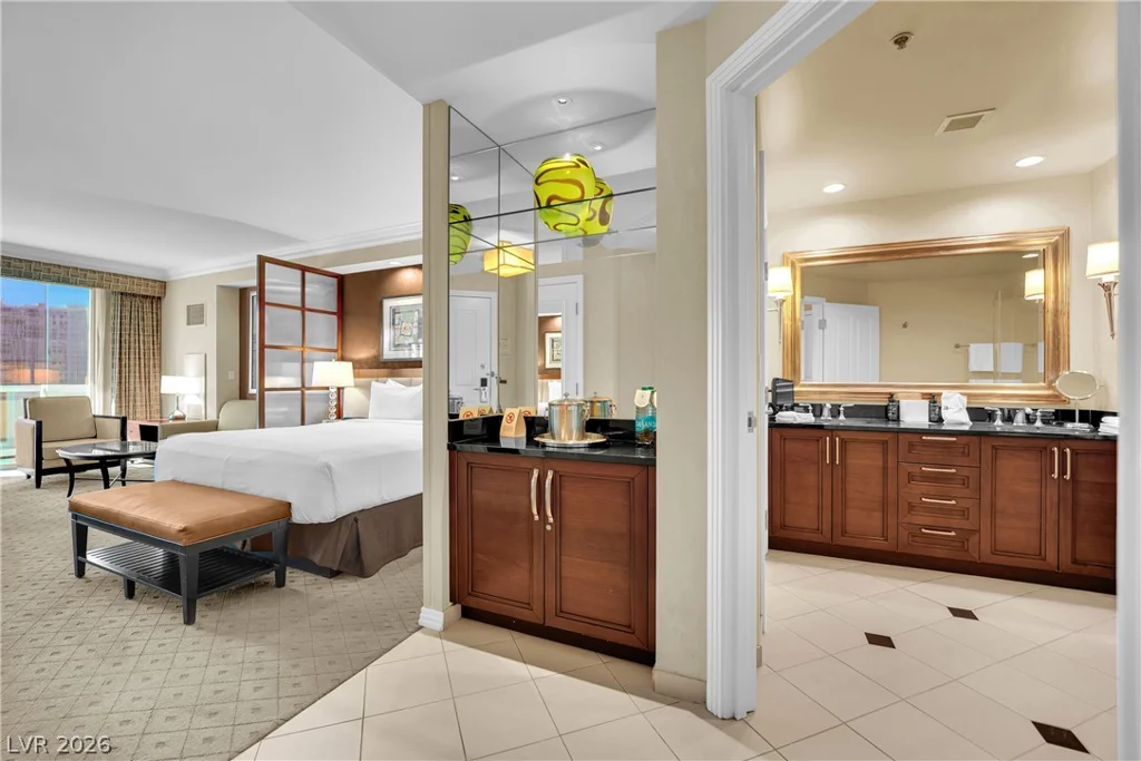 145 Harmon, Las Vegas, NV 89109