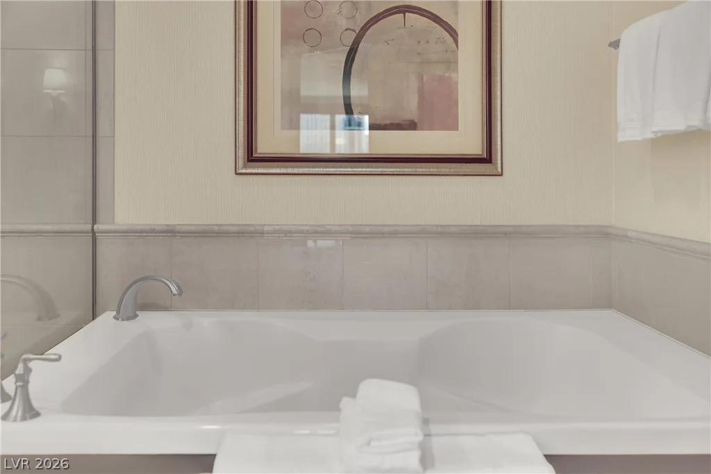 145 Harmon, Las Vegas, NV 89109
