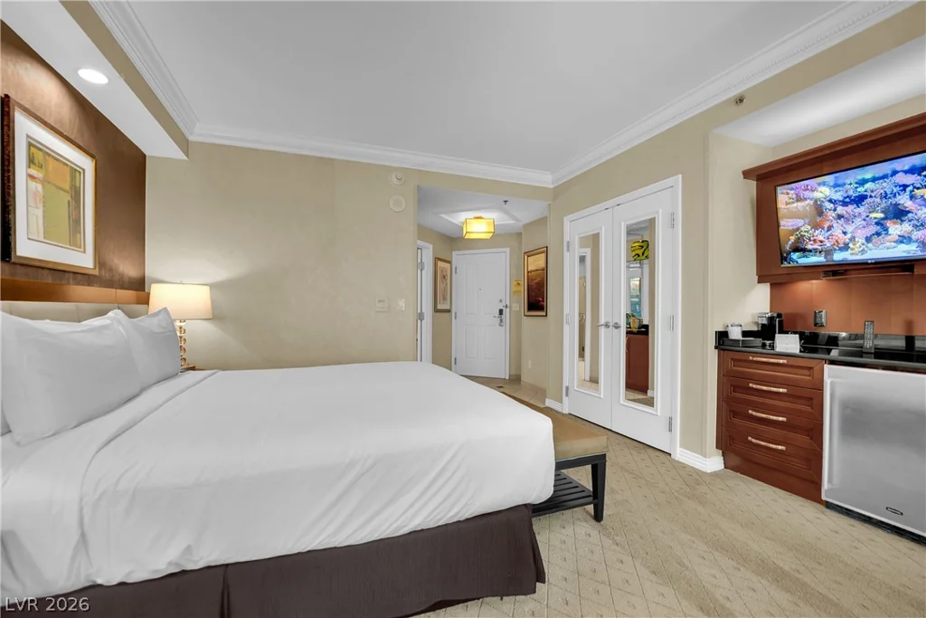 145 Harmon, Las Vegas, NV 89109
