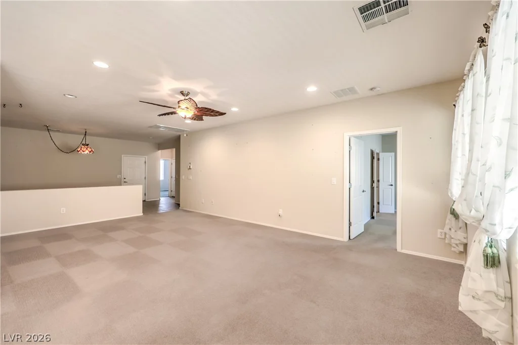 2512 Cosmic Dust, Henderson, NV 89044