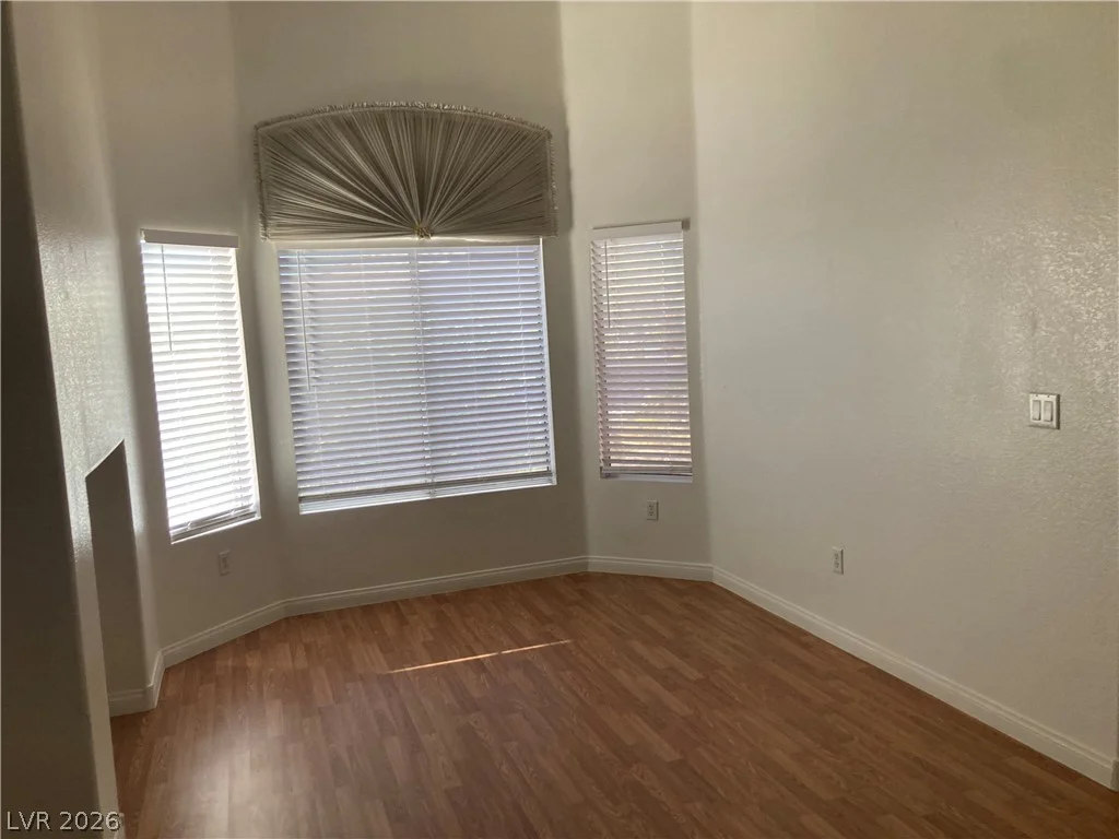 8877 Waltzing Waters, Las Vegas, NV 89147