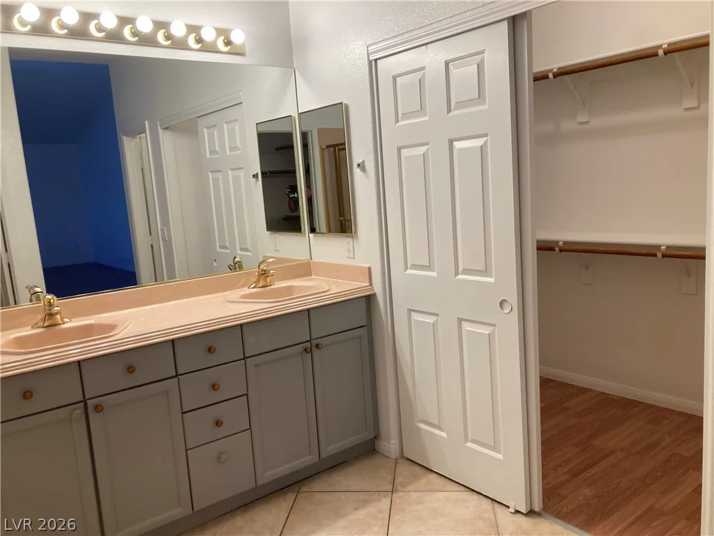 8877 Waltzing Waters, Las Vegas, NV 89147