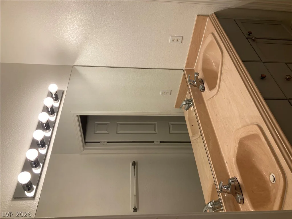 8877 Waltzing Waters, Las Vegas, NV 89147
