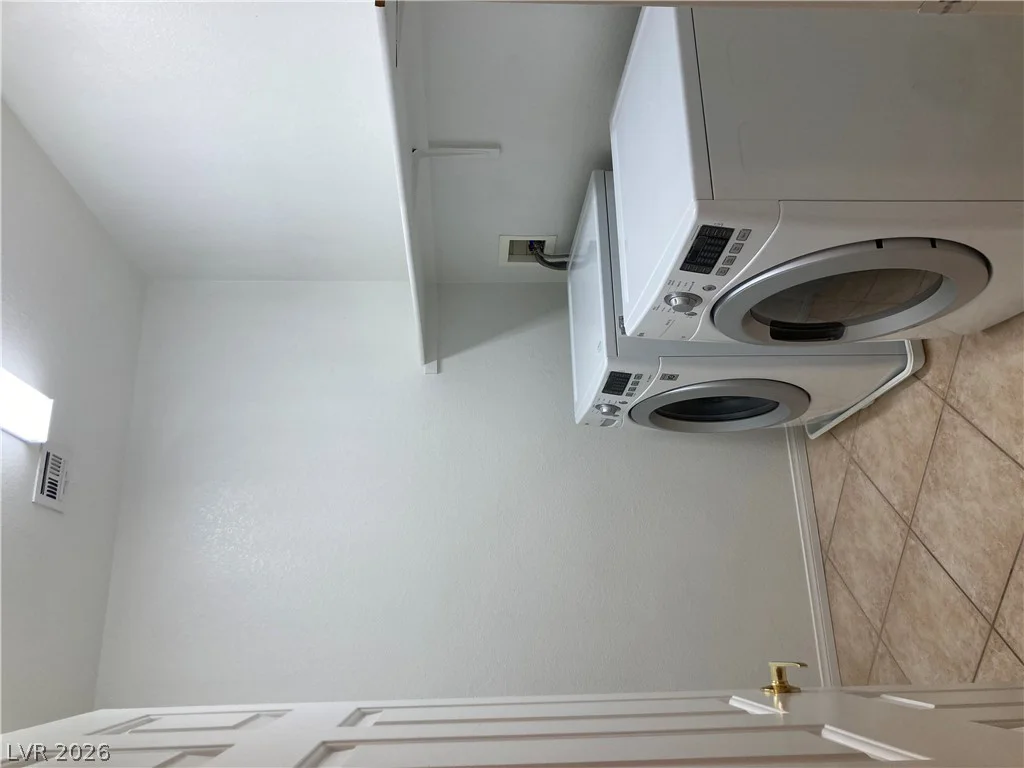 8877 Waltzing Waters, Las Vegas, NV 89147