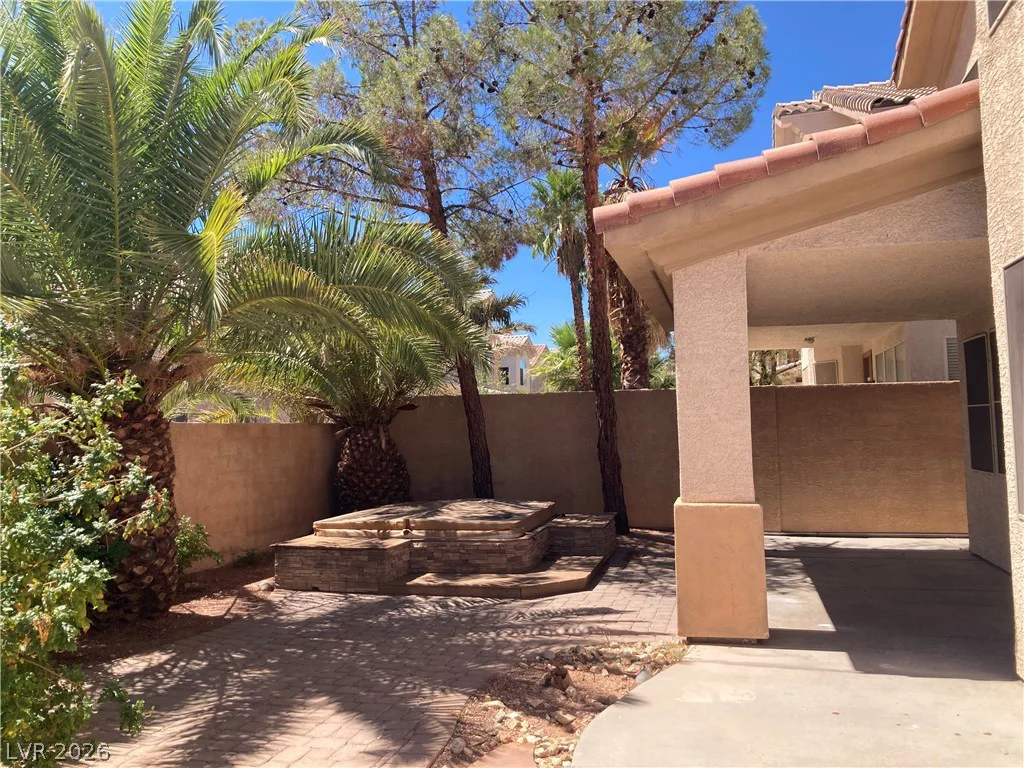 8877 Waltzing Waters, Las Vegas, NV 89147