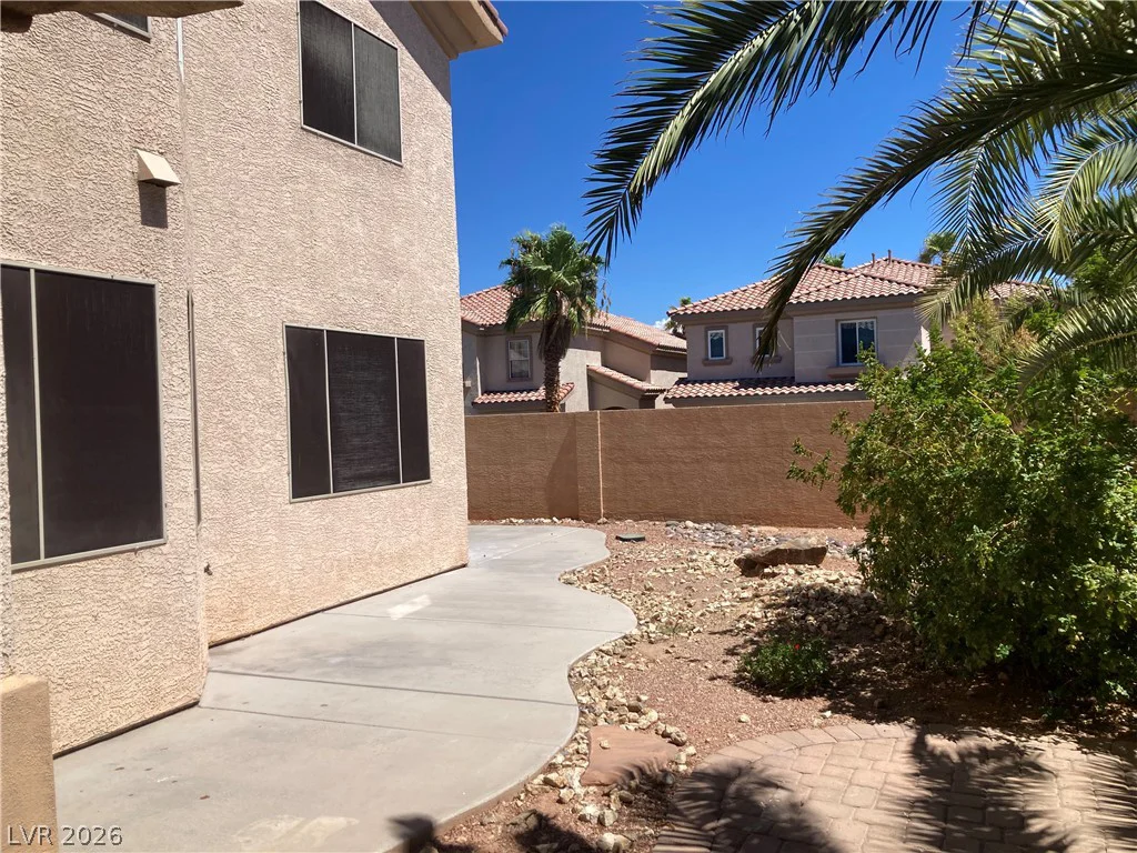 8877 Waltzing Waters, Las Vegas, NV 89147